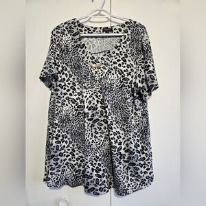 Folunsi Leopard Print Blouse with Button Accent- Size‎ 2X